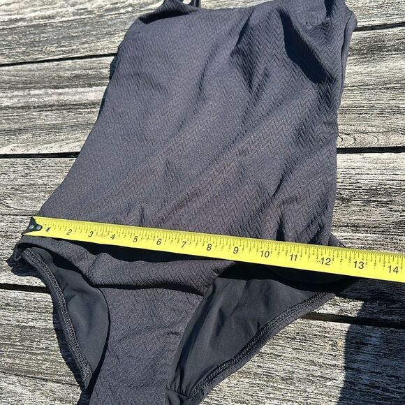 Lululemon Waterside Chevron One-Piece Swimsuit‎ B/C Cup Black XS NWT - Picture 4 of 8